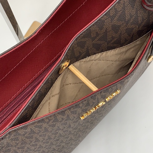 MICHAEL KORS LARGE X CHAIN LOGO
SHOULDER BAG DARK CHERRY COLOR - Picture 7 of 16